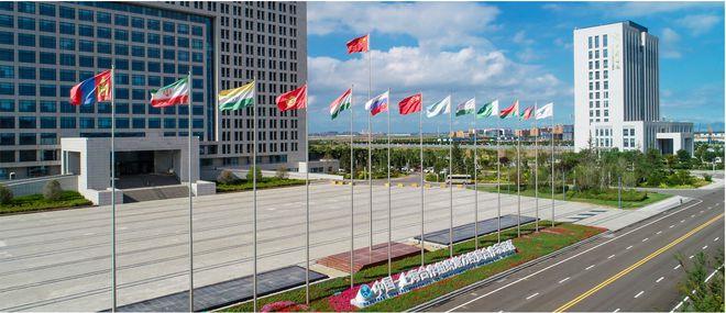 李强：采取更有针对性措施扩内需稳外需 努力推动经济运行持续回升向好 