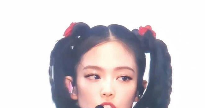 井川里予内衣外穿的性张力，为啥比不过宋轶的耐克配旗袍？(图7)