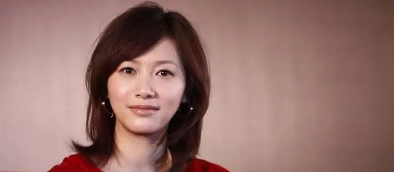 49岁徐静蕾近况曝光：晒高端泳池照，定居美国6年，已吃成胖美人(图12)