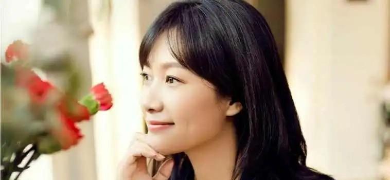 49岁徐静蕾近况曝光：晒高端泳池照，定居美国6年，已吃成胖美人(图23)