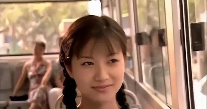 49岁徐静蕾近况曝光：晒高端泳池照，定居美国6年，已吃成胖美人(图20)