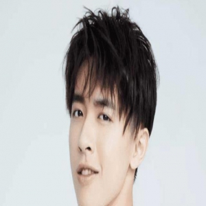 张逸杰表演功底精湛，演技非凡，影视发展来日可期